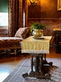 Christmas Home Tours — more scenes and local spots from this guide